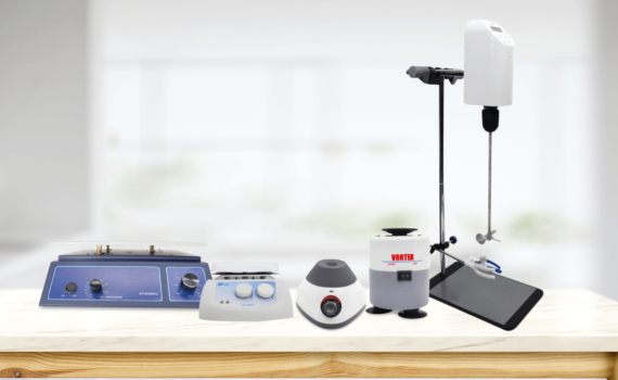 Vários a agitadores na mesma foto