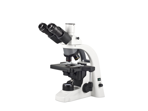 Microscópio Biológico Trinocular com Correção Infinita